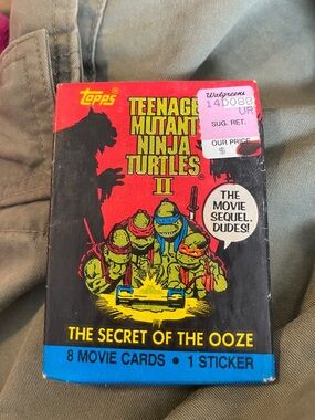 Topps Teenage Mutant Ninja Turtles II Box - Red, Black, Blue